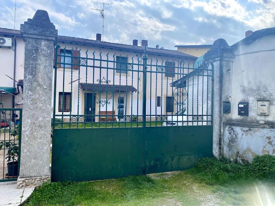 Ferienwohnung Zona Fiera A 10 Minuti Dal Centro Con Parcheggio Verona Exterior foto